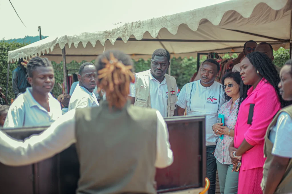 UNAIDS visiting Dream Village Exhibition ()